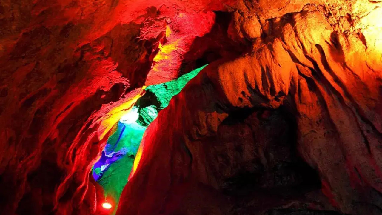 褒禪山華陽洞風景區(qū) 褒禪山華陽洞風景區(qū).jpg