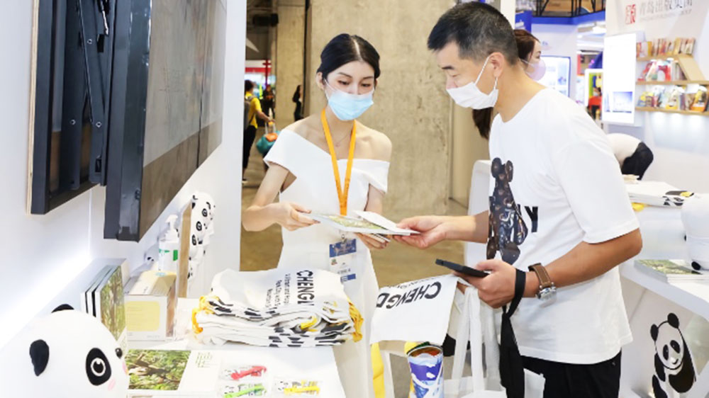 四川：成都文旅攜“雪山下的公園城市”主題文創(chuàng)產(chǎn)品亮相第十屆澳門旅博會！