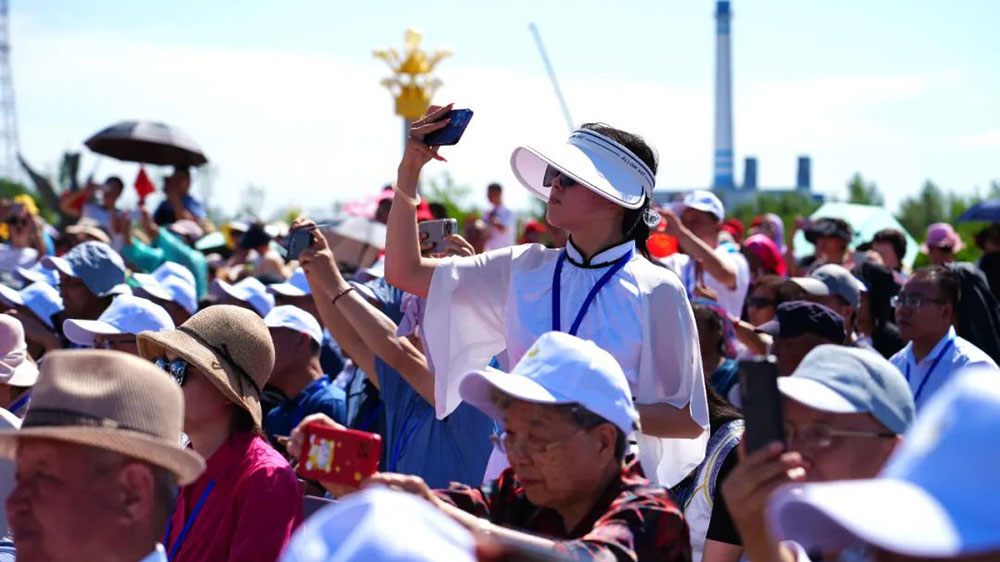 新疆江格爾文化旅游節(jié)觀眾 新疆江格爾文化旅游節(jié)觀眾.jpg