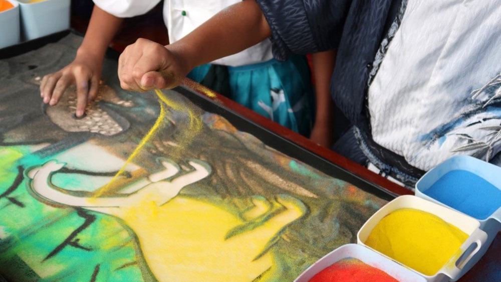 中國陸良首屆沙畫藝術節(jié)現(xiàn)場表演 中國陸良首屆沙畫藝術節(jié)現(xiàn)場表演.jpg