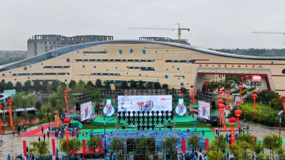 1696822014833678.jpg 南陽第十八屆玉雕節(jié)現(xiàn)場.jpg