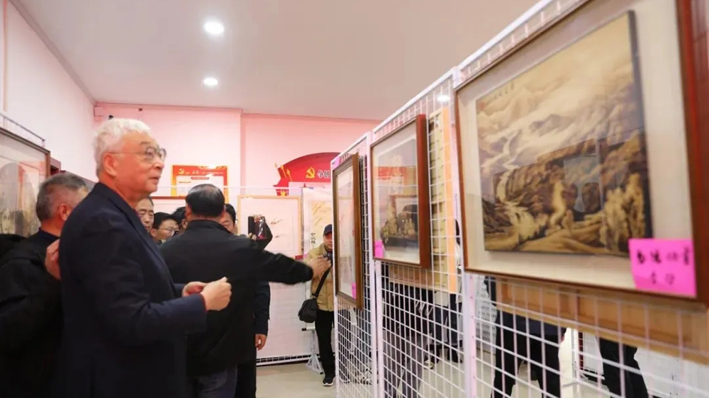 信陽息縣淮河文化旅游月暨第二屆烙畫展圖 信陽息縣淮河文化旅游月暨第二屆烙畫展現(xiàn)場圖.jpg