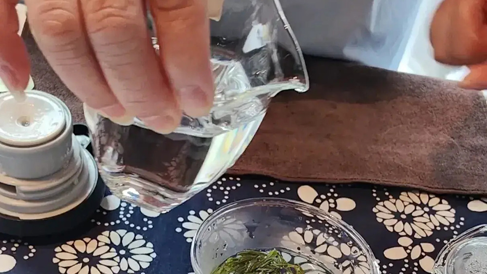 廣元市文化旅游和茶產(chǎn)業(yè)蘭州推介會品茶 廣元市文化旅游和茶產(chǎn)業(yè)蘭州推介會現(xiàn)場品茶.jpg