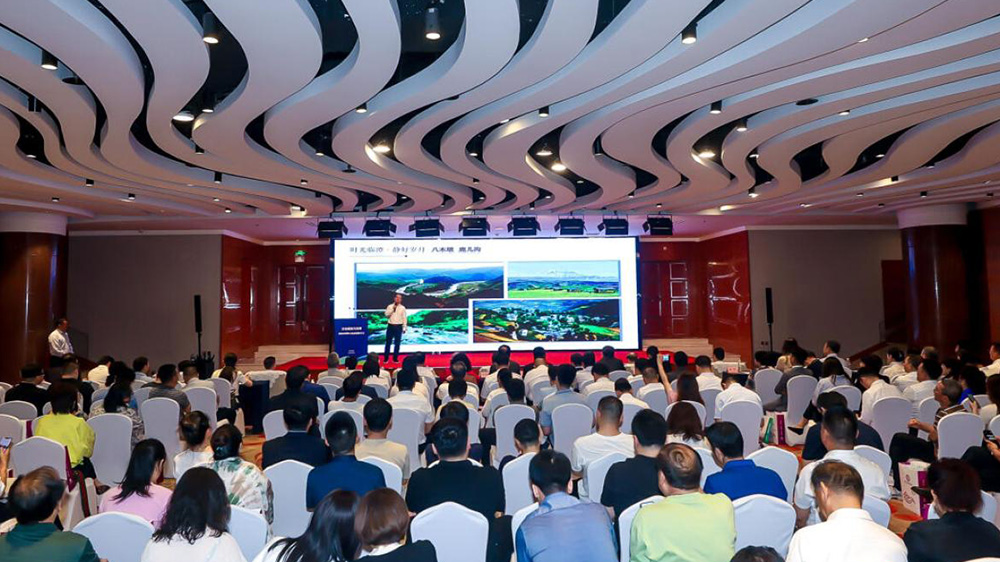 文旅：甘南藏族自治州招商引資暨文化旅游推介會(huì)在北京舉行，推動(dòng)甘南州社會(huì)經(jīng)濟(jì)高質(zhì)量發(fā)展！