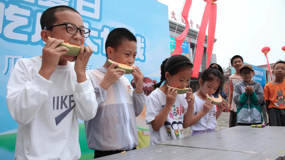 第十屆甜瓜文化旅游季現(xiàn)場(chǎng)互動(dòng) 第十屆甜瓜文化旅游季現(xiàn)場(chǎng)互動(dòng).jpg